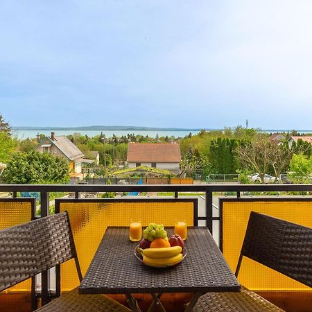 House Hortenzia Lake View - Happy Rentals Révfülöp Esterno foto